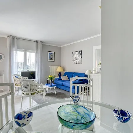 Apartment Les Cariatides By Interhome