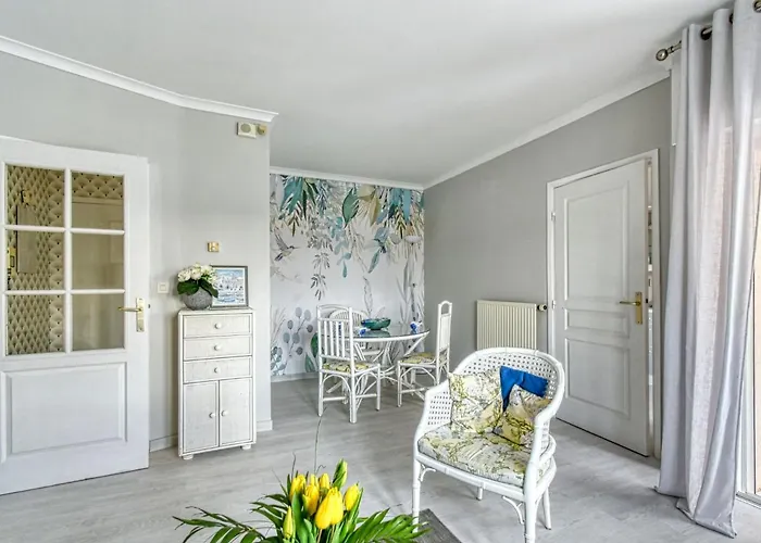 Les Cariatides By Interhome Fréjus